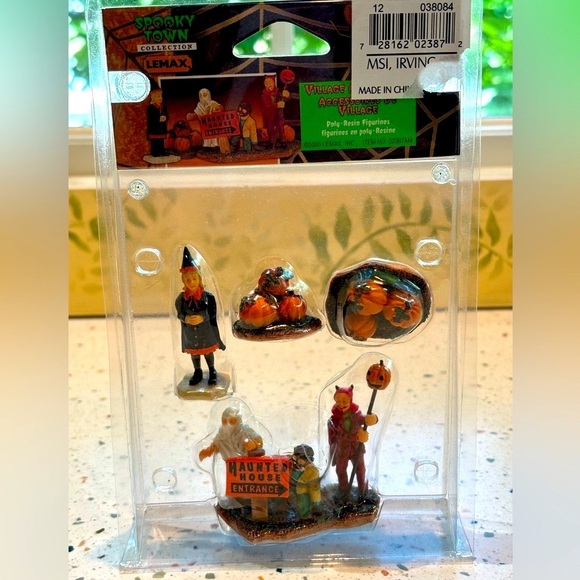 Lemax Spooky Town Village Accessories Haunted House Trick or Treat Figurines Set - Picture 2 of 6